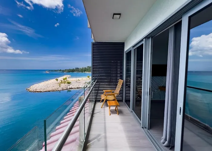 Blue Ocean -a Sky Harbour Oceanfront Twin Hotel 4*